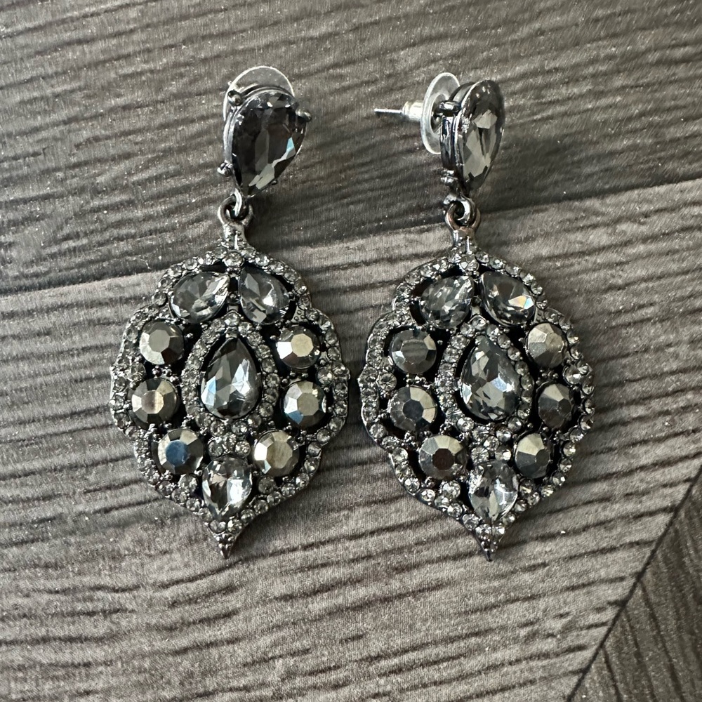 Black Dangle earrings